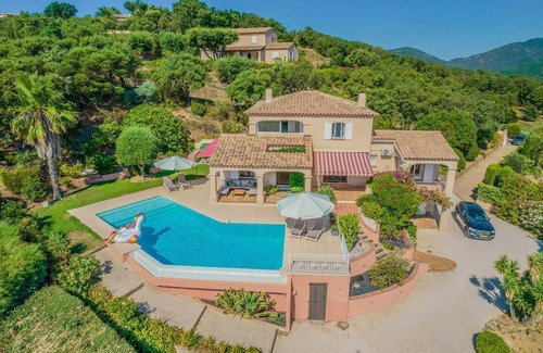 Plage de la Garonnette House | 8-person villa with panoramic view close to the beach