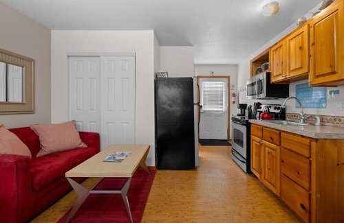 Downtown Cannon Beach Cottage | 8 Pirates Cove: Beachside Escape | Walk to Beach | Dog-Friendly