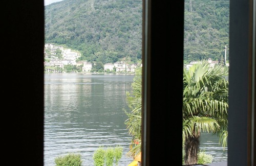 Brusimpiano Apartment | 80 m2 3-room house directly on Lake Lugano for a maximum of 4 people