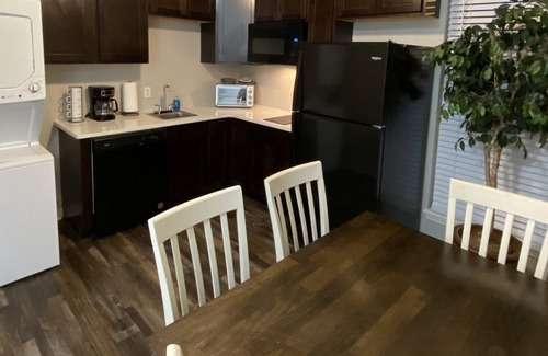 Greers Ferry Condo | 8029 Edgemont Rd Suite A is a 2-Bed, 1-Bath, Kitchen, 1-2 Min to Laceys/Narrows