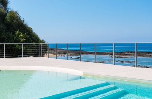 Gargaliani House | 80sqm waterfront family house with pool