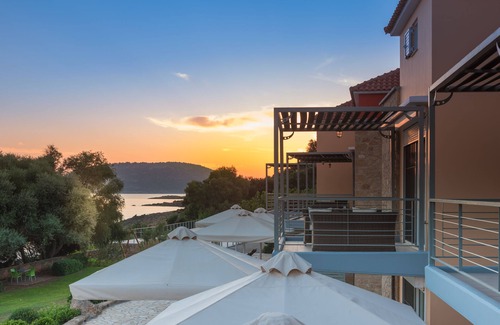 Gargaliani House | 80sqm waterfront family house with pool