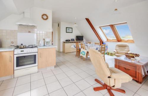 Erquy Apartment | 850m de la plage, appartement pour 5 avec jardin