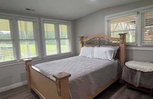 Drayton Cabin | 88-acre w/Lodge, pavilion, and lake in SC! Sit back and relax at VSL!