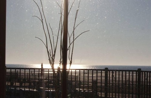 Long Beach Condo | 89 A NIGHT 09/03 TO 09/08 GREAT VIEWS OF THE BEACH!