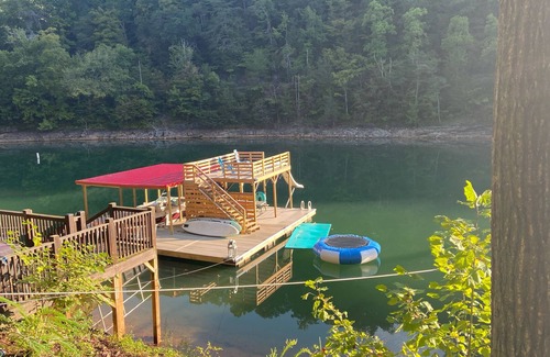 Lakeside Estates Cabin | 8bd House behind Jumping Bridge! Aug Availability! π π Sept and Oct price drop!