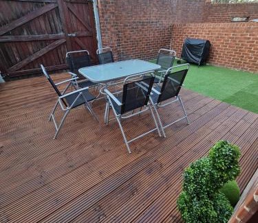 Sheffield House | 8Bed and 9Bath Ensuite House with Hot Tub and Free Wi-Fi