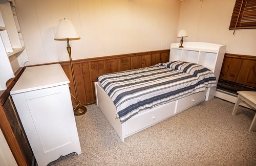 Killington Ski Chalet | 8BR 5Bath, spa, pool table, convenient spot 2 mi to lifts, 1/2 mi to restaurants