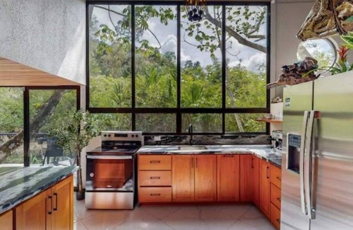 Rivas House | 8th Wonder of the World: Riverfront Luxury with Jacuzzi & natural Pool