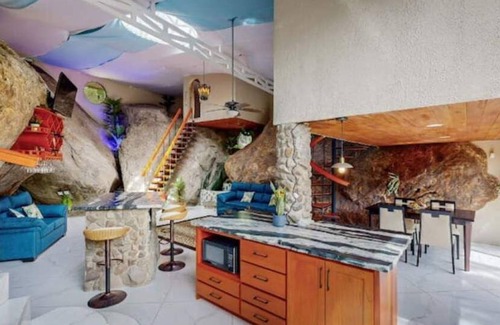 Rivas House | 8th Wonder of the World: Riverfront Luxury with Jacuzzi & natural Pool