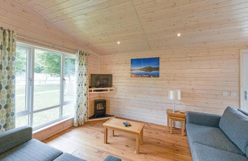 Saddleworth House | 9 Alpine Lodge