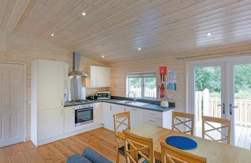 Saddleworth House | 9 Alpine Lodge