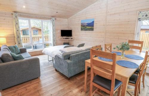 Saddleworth House | 9 Alpine Lodge