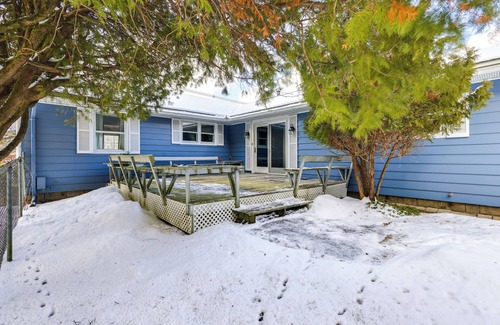 Queensbury House | 9 Mi to Lake George Village: Home in Queensbury