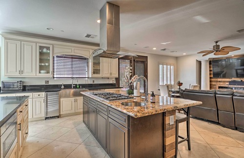 Sunrise Manor House | 9 Mi to Strip: Las Vegas Home w/Pool & Hot Tub!