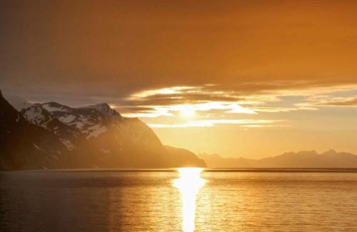 Lyngen House | 9 person holiday home in Lyngseidet
