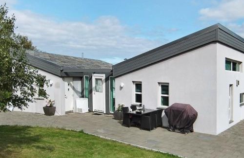 Inndyr House | 9 person holiday home in Inndyr