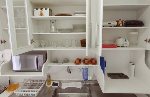 Asturias Apartment | 90 m2 apt - Wifi, air conditioned, screened - close to everything between Asturias and Tombo