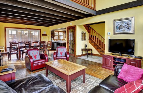 Stoneham House | 9001 Chemin des Alpages, Stoneham, 245265