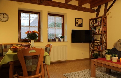Ebertsbronn Apartment | 90qm-große Ferienwohnung für bis zu 7 Personen
