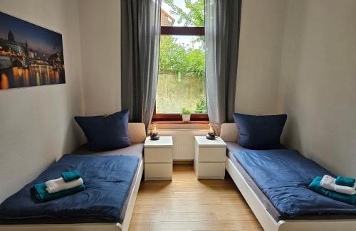 Heppens Apartment | 95qm Erdgeschosswohnung im Villenviertel vollausgestattet mit Kamin, Balkon und Garten - WLAN gratis