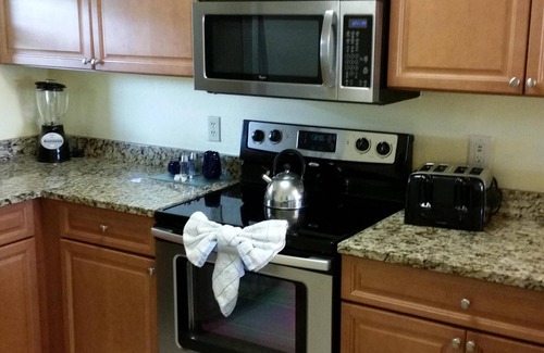 Florida Central Atlantic Coast Condo | 966 dollars/week 2-BEDRM CONDO 2 OUTDOOR HOTTUBS 3 HEATED POOLS