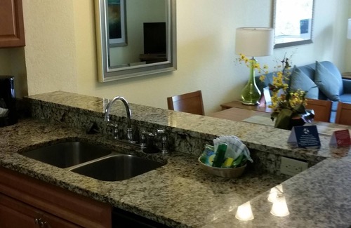 Florida Central Atlantic Coast Condo | 966 dollars/week 2-BEDRM CONDO 2 OUTDOOR HOTTUBS 3 HEATED POOLS