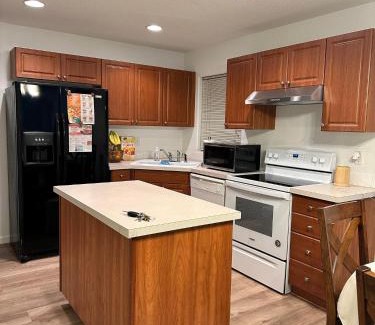 Pleasant Valley House | 993 SW Junction Place