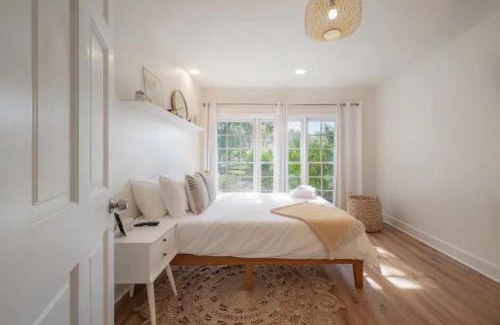 Largo Villa | 9BR Heated Pool Hot Tub Sleeps 25