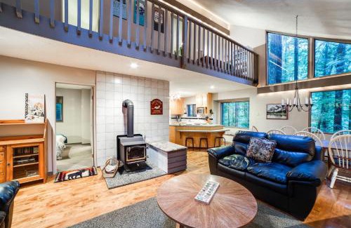 Glacier House | A 2-story, 3-bedroom traditional family ski chalet