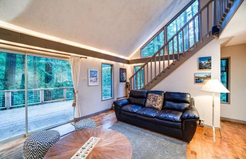 Glacier House | A 2-story, 3-bedroom traditional family ski chalet