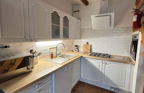 Henansal Cottage | A 3 bedroom cottage that sleeps 6 guests with a heated covered pool