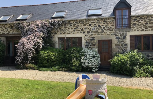 Henansal Cottage | A 3 bedroom cottage that sleeps 6 guests with a heated covered pool