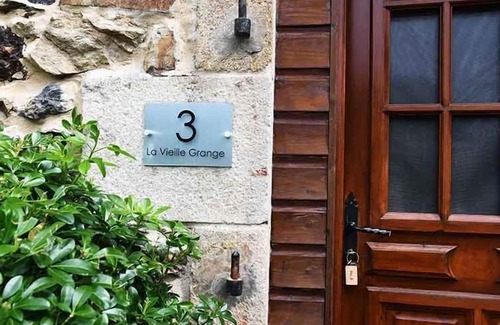 Henansal Cottage | A 3 bedroom cottage that sleeps 6 guests with a heated covered pool