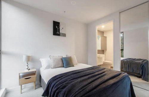 Parkville Apartment | A 3BR Apt Next to Melbourne Zoo FREE Parking
