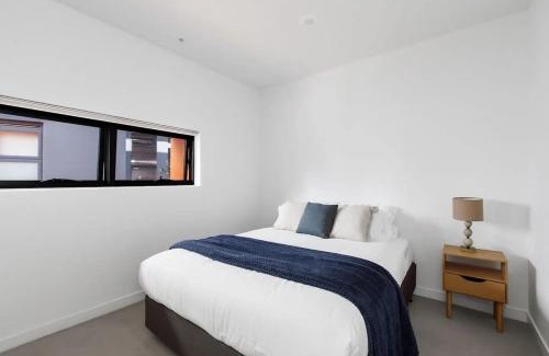 Parkville Apartment | A 3BR Apt Next to Melbourne Zoo FREE Parking