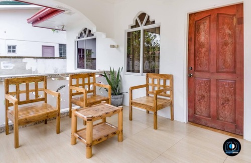Loon House | A 5-minute walk fromseashore perfect for scuba diving and any water activity.