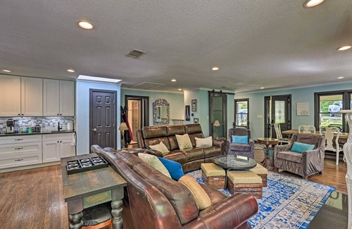 Fort Worth House | A 5bd haven of luxury and nature on Silver Creek/Lake Worth