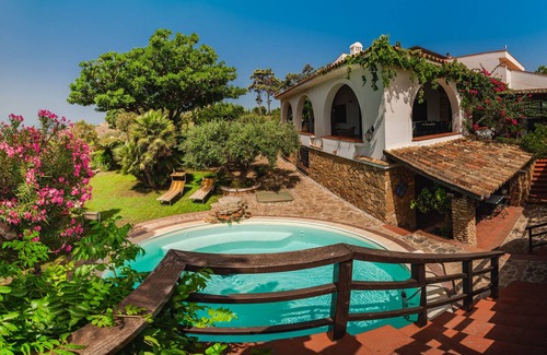 Porto Palo Villa | A balcony on the beach, pool, lush park