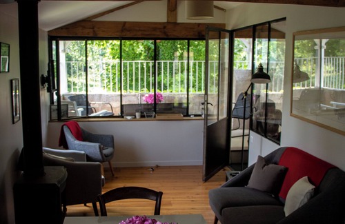 Jarnac Apartment | A balcony on the Charente