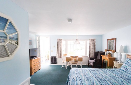 West Harwich Hotel | A Beach Breeze Inn