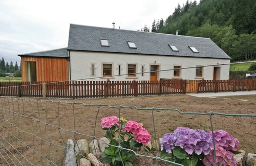 Benmore Cottage | A beautiful barn conversion set within the grounds of a working farm.