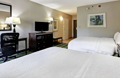 Woodstock House | A Beautiful and Excellent Place to Unwind! W/ Gym