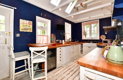 Billingshurst House | A beautiful, charming & deceptively spacious converted barn in a quiet locationn