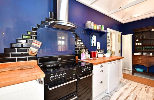 Billingshurst House | A beautiful, charming & deceptively spacious converted barn in a quiet locationn