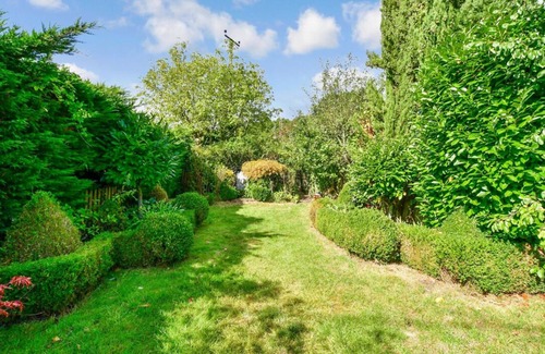 Billingshurst House | A beautiful, charming & deceptively spacious converted barn in a quiet locationn