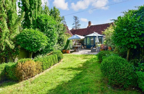 Billingshurst House | A beautiful, charming & deceptively spacious converted barn in a quiet locationn