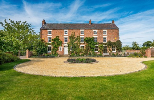 Cheshire West and Chester House | A Beautiful Grade II Listed Country Home set within its own grounds. Sleeps 12