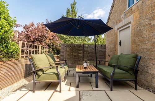 Stanton Cottage | A beautiful quintessential Cotswold Cottage - Honeysuckle Cottage, Stanton