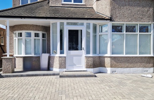 Hylands House | A Beautiful & Spacious 6 bedroom House. A perfect home for any group